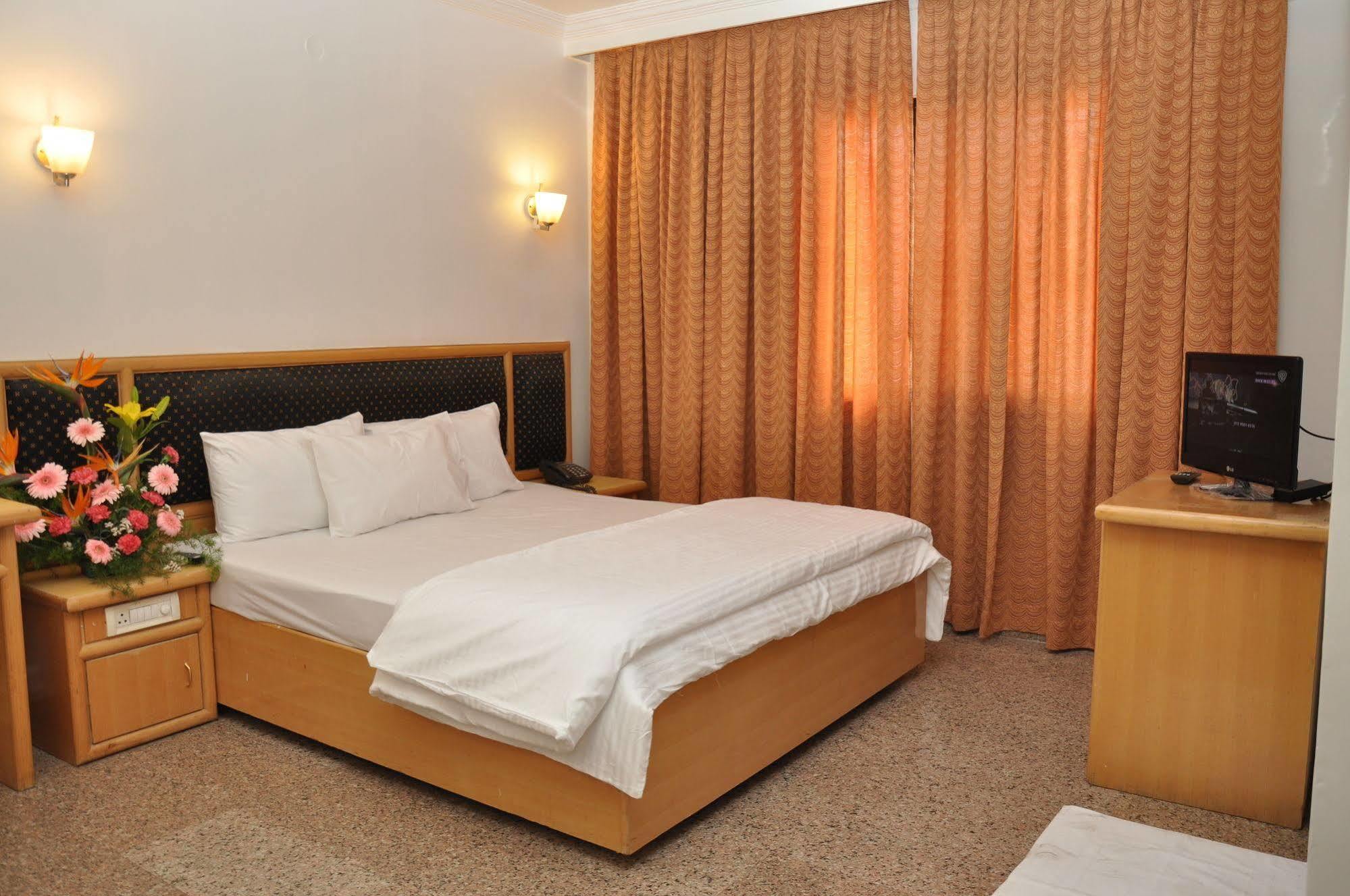 העיר בנגלור Oyo 539 Hotel Pearl Inn מראה חיצוני תמונה