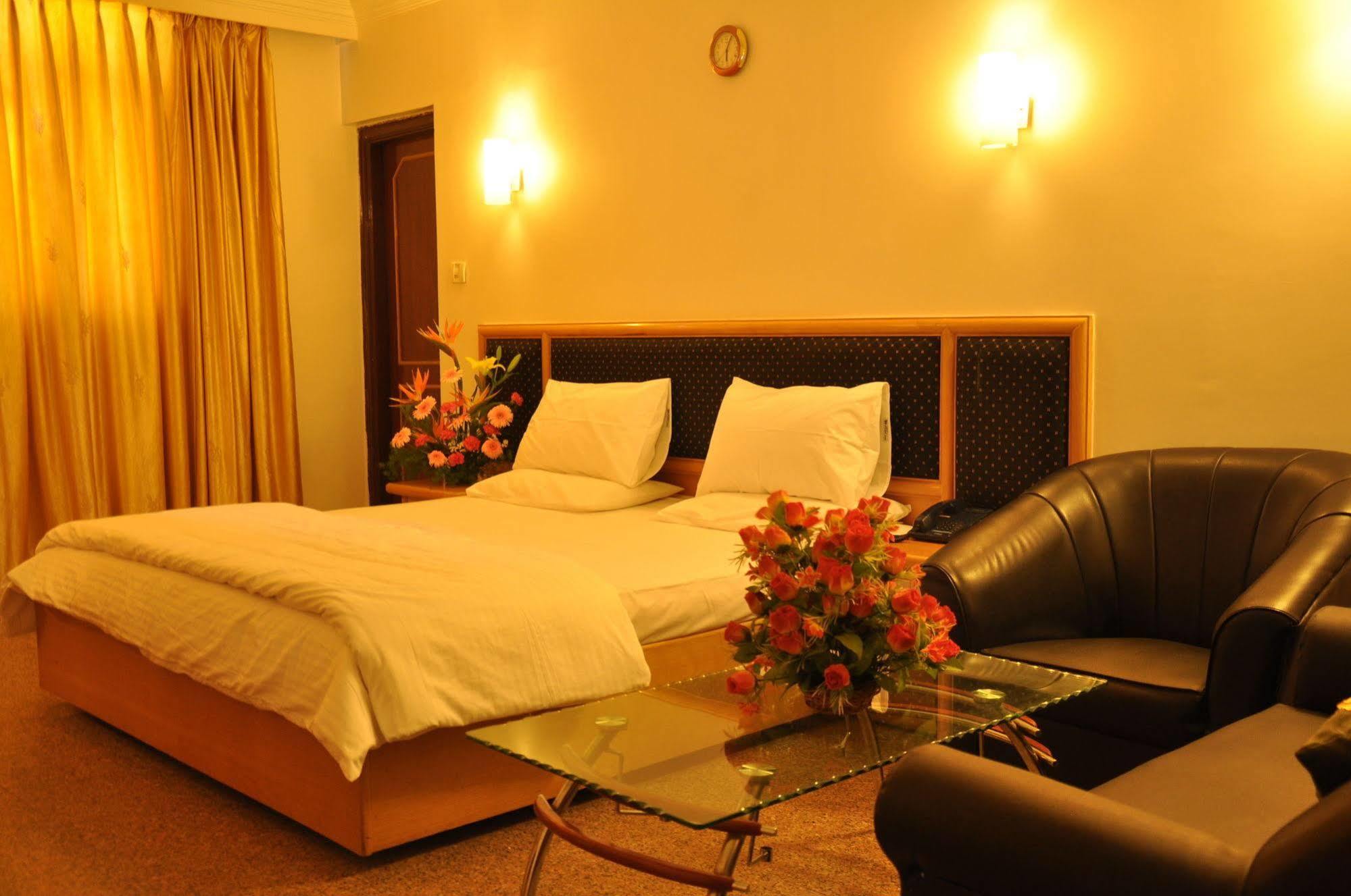 העיר בנגלור Oyo 539 Hotel Pearl Inn מראה חיצוני תמונה